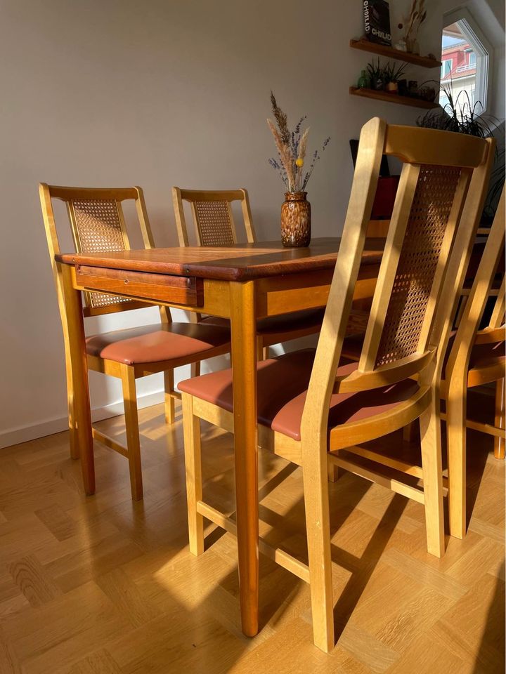 Matgrupp matbord i teak, stolar i björk med nya sitsar
