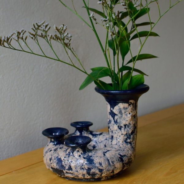 Handgjord vas i keramik med plats för ljus