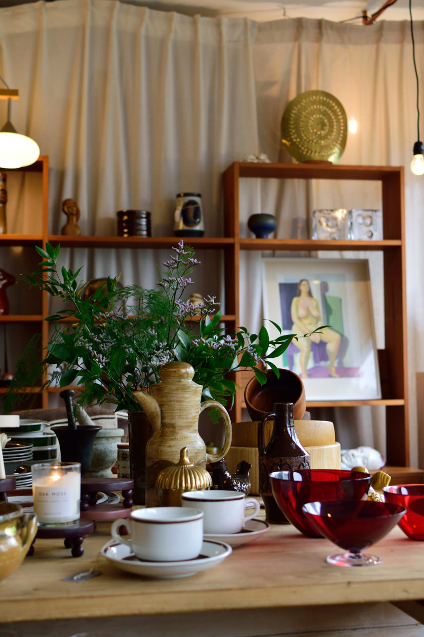 Retrodeco vintagebutik och möblerenovering i Örby Stockholm