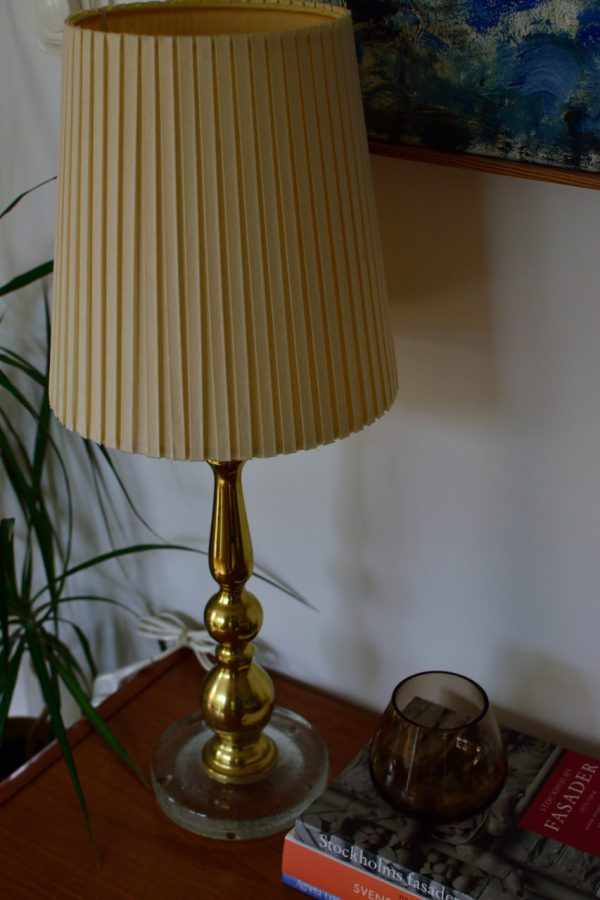 Elegant bordslampa i mässing och glas retrodeco älvsjö
