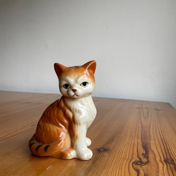 Denna figurin av en katt från 1950-talet är en söt