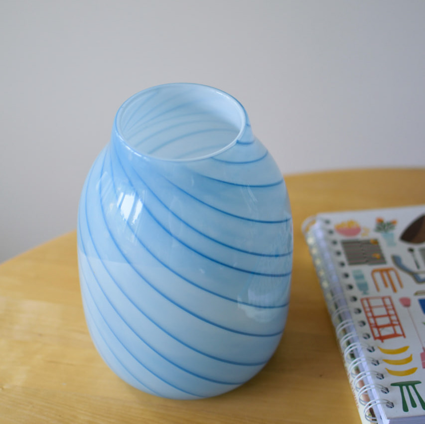 Vacker glasvas från Böhmen