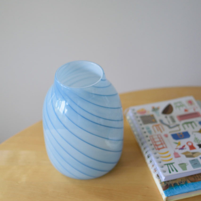 Vacker glasvas från Böhmen