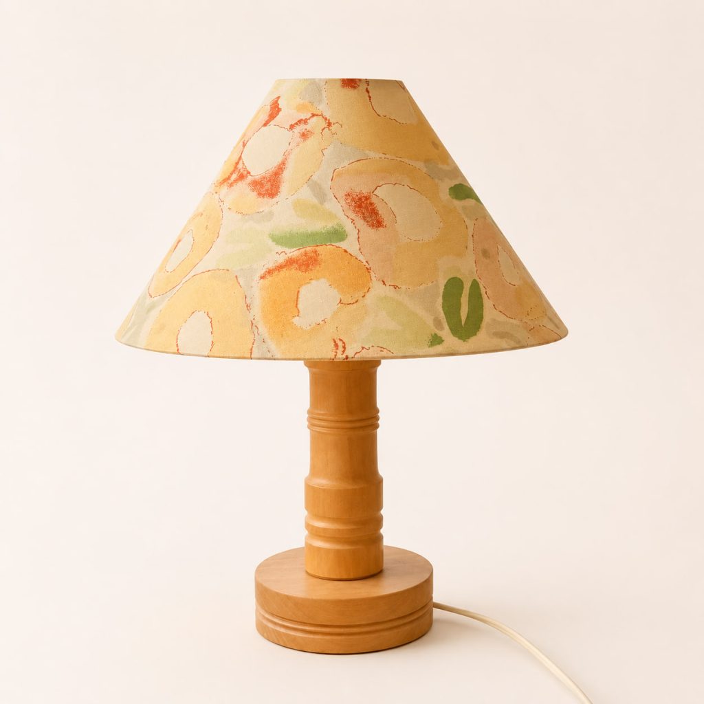 vintage bordslampa i trä