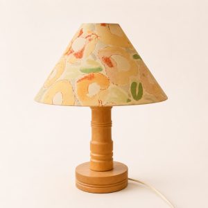 vintage bordslampa i trä